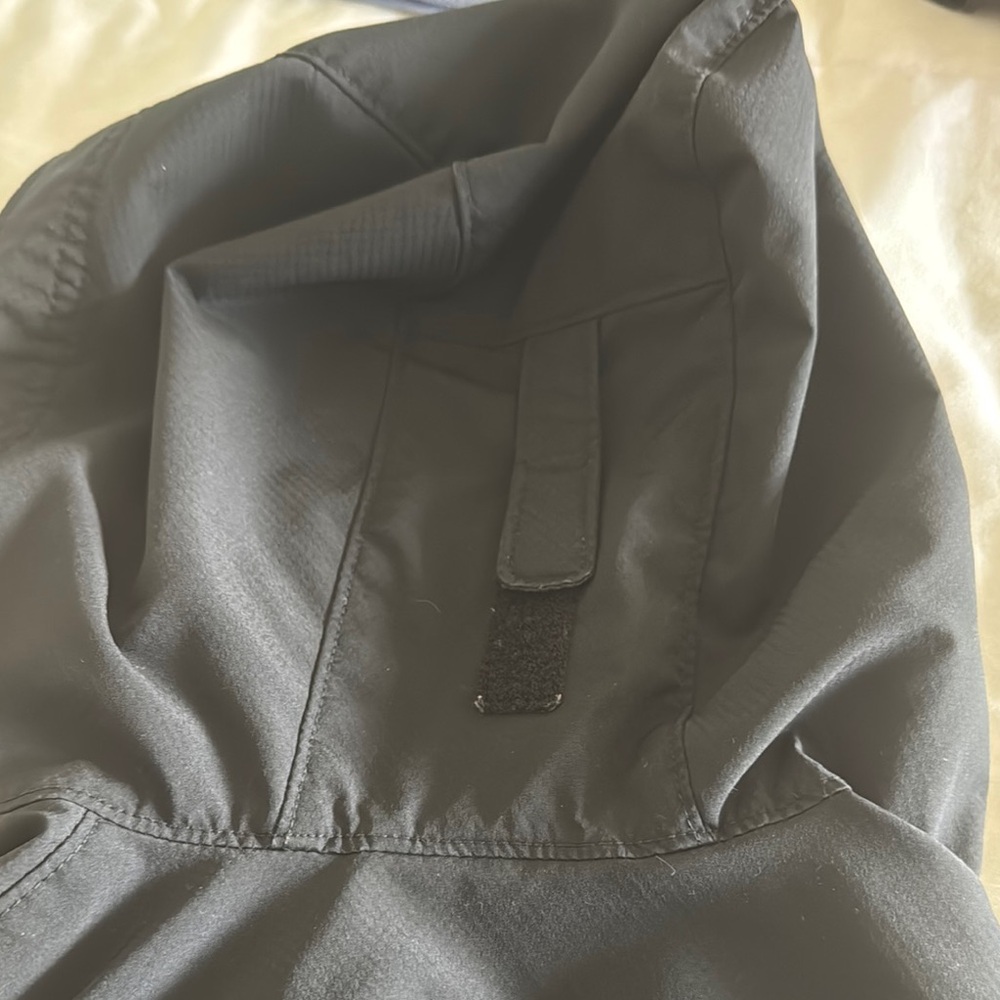 Excellent shape looks new: Columbia Black Jacket with Pink Embroidery - Picture 6 of 7